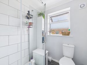 Shower room- click for photo gallery